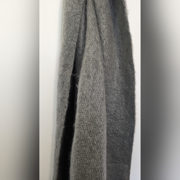 Oversized Blanket Grey Scarf - Picture 3 of 7